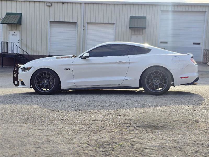 Used 2017 Ford Mustang GT Premium w/ Equipment Group 401A image 4