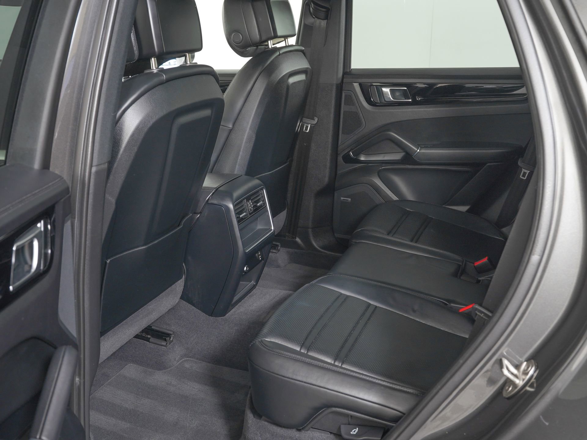 Used 2023 Porsche Cayenne image 13