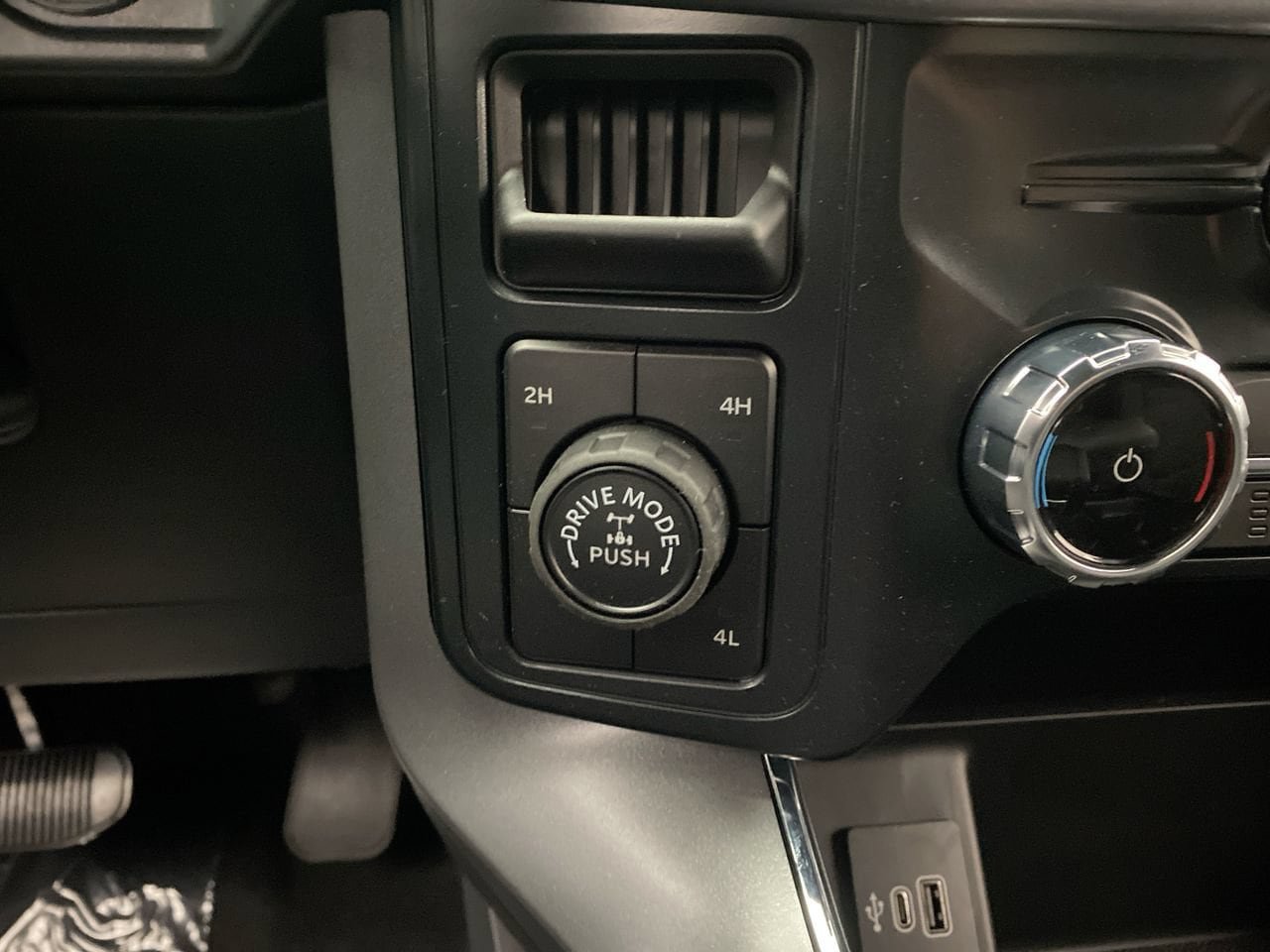 New 2026 Ford F150 XLT w/ Equipment Group 302A MID AWD/4WD image 19