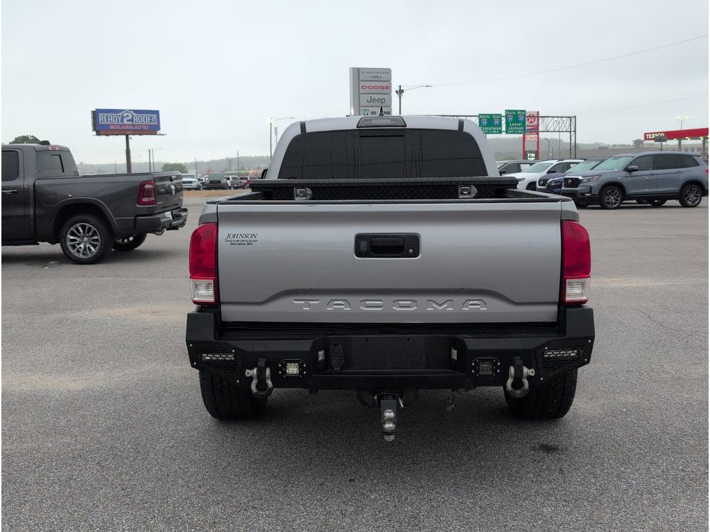 Used 2017 Toyota Tacoma TRD Off-Road image 4