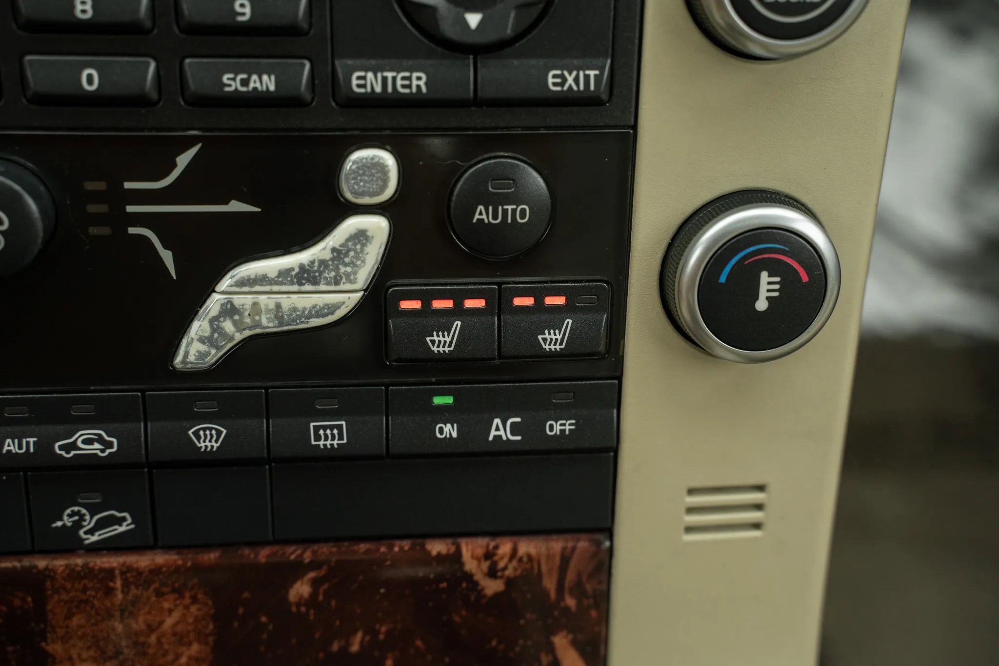 Used 2008 Volvo XC70 3.2 image 22