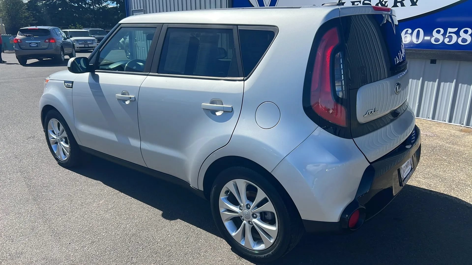 Used 2016 Kia Soul + FWD image 12