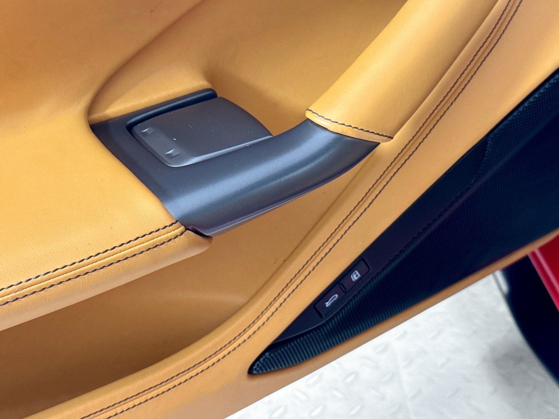 Certified 2020 Ferrari F8 Tributo RWD image 16