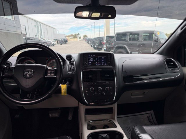 Used 2020 Dodge Grand Caravan SXT FWD image 16