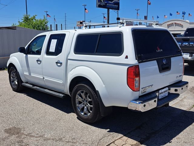 Used 2016 Nissan Frontier SL w/ Moonroof Package AWD/4WD image 9