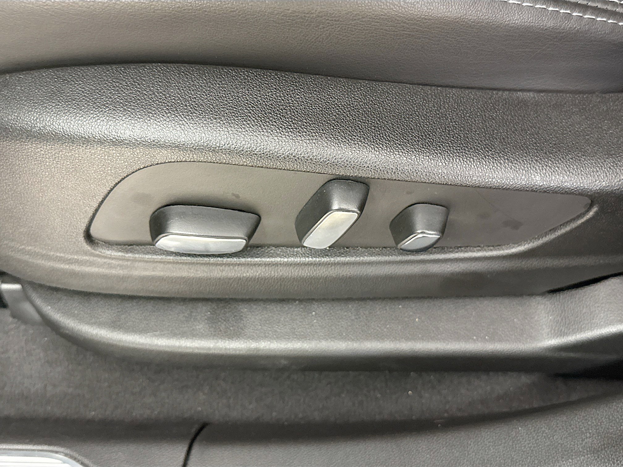 Used 2025 Cadillac XT5 Premium Luxury image 24