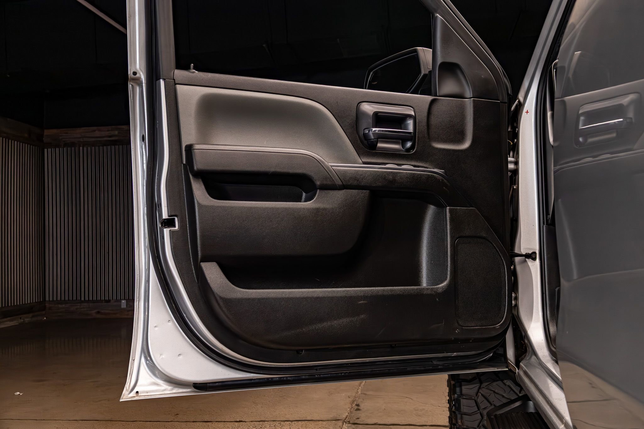 Used 2018 Chevrolet Silverado 1500 Custom w/ Custom Value Package AWD/4WD image 26