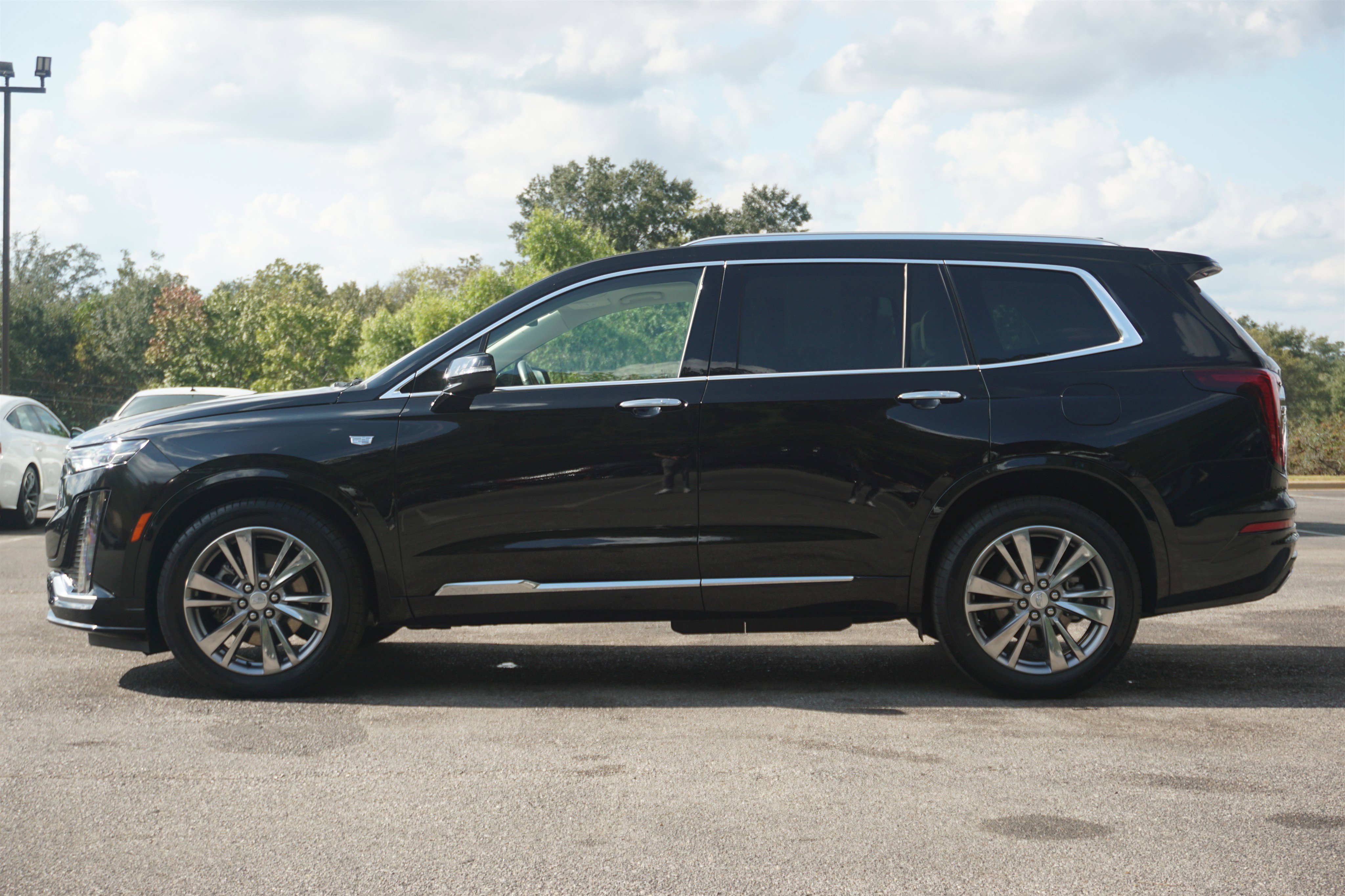 Used 2025 Cadillac XT6 Premium Luxury image 6