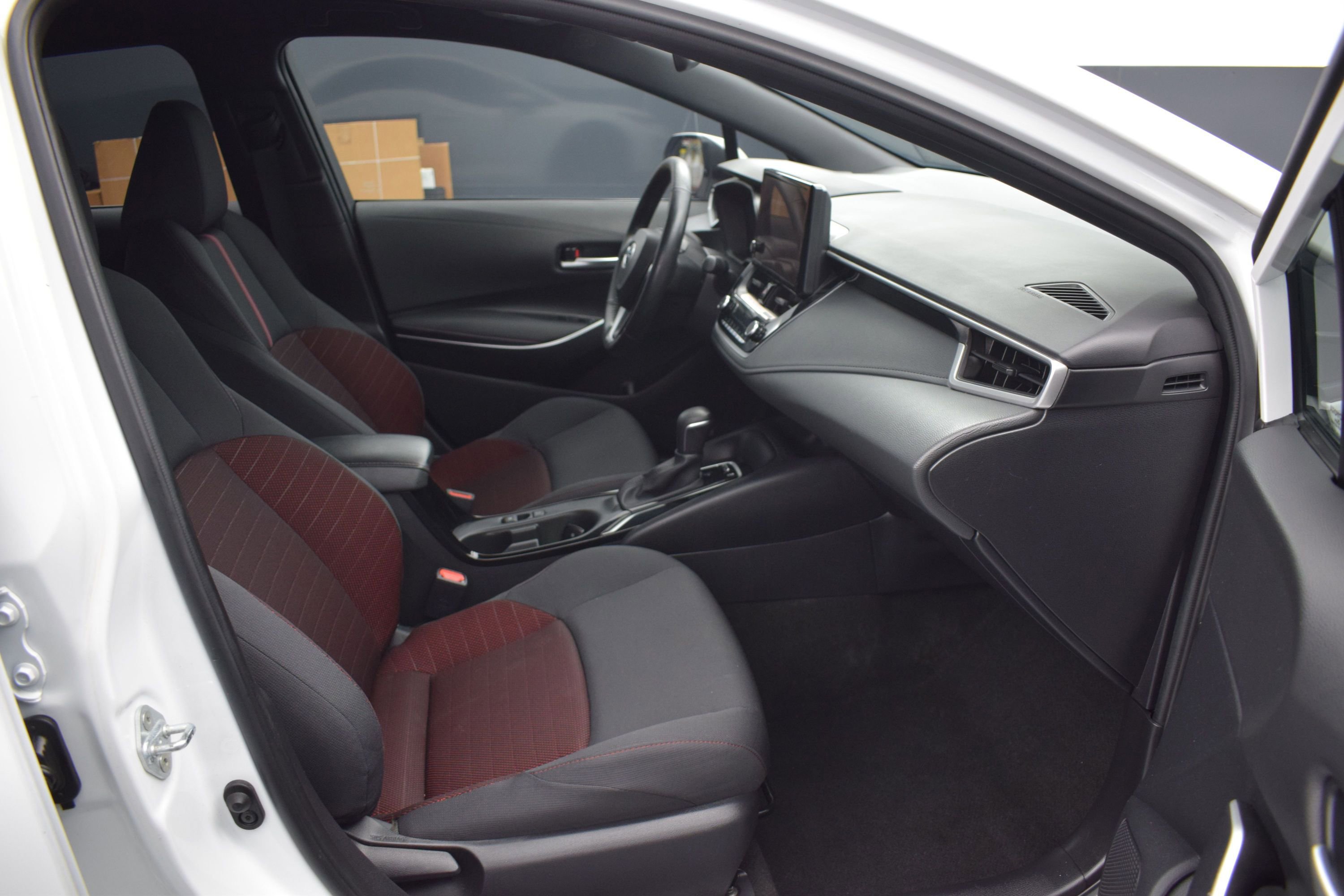 Used 2023 Toyota Corolla SE w/ Carpet Mat Package (TMS) FWD image 10
