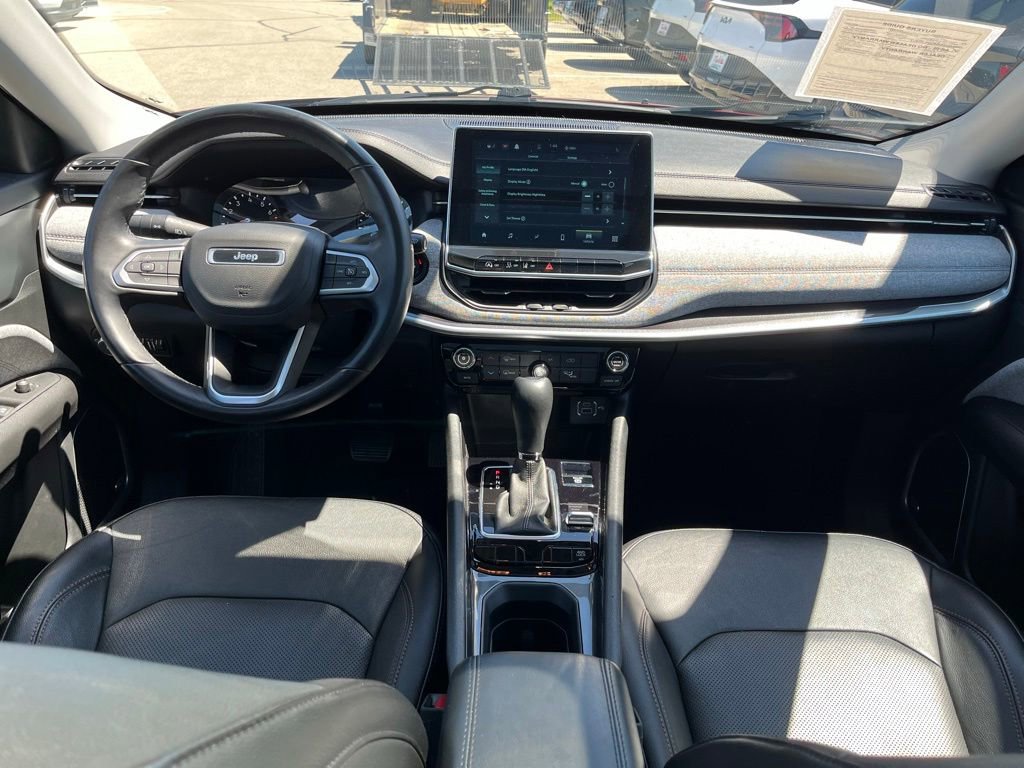 Used 2022 Jeep Compass Latitude w/ Sun and Sound Group AWD/4WD image 16