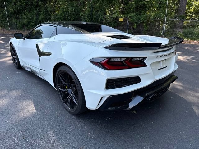 Used 2024 Chevrolet Corvette Z06 RWD image 3