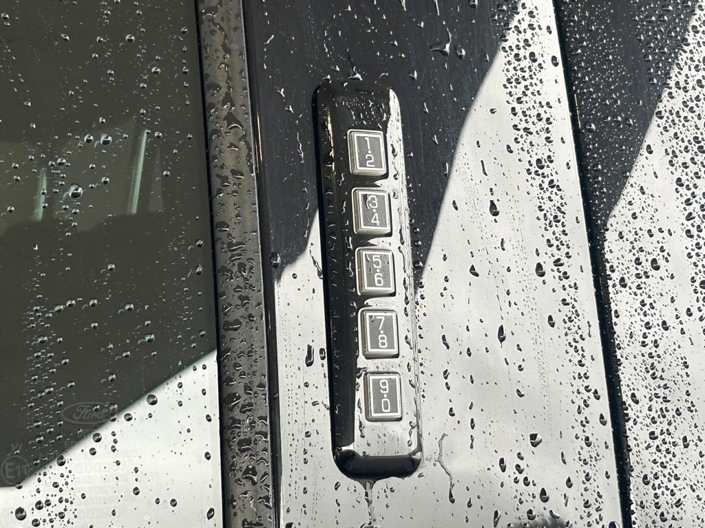 Used 2022 Ford F250 Lariat w/ Lariat Ultimate Package image 16