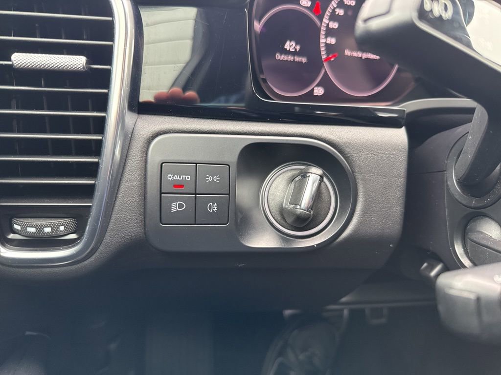 Used 2022 Porsche Cayenne S image 19