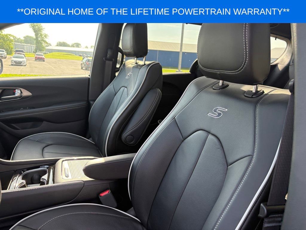 New 2027 Chrysler Pacifica Limited AWD/4WD image 10