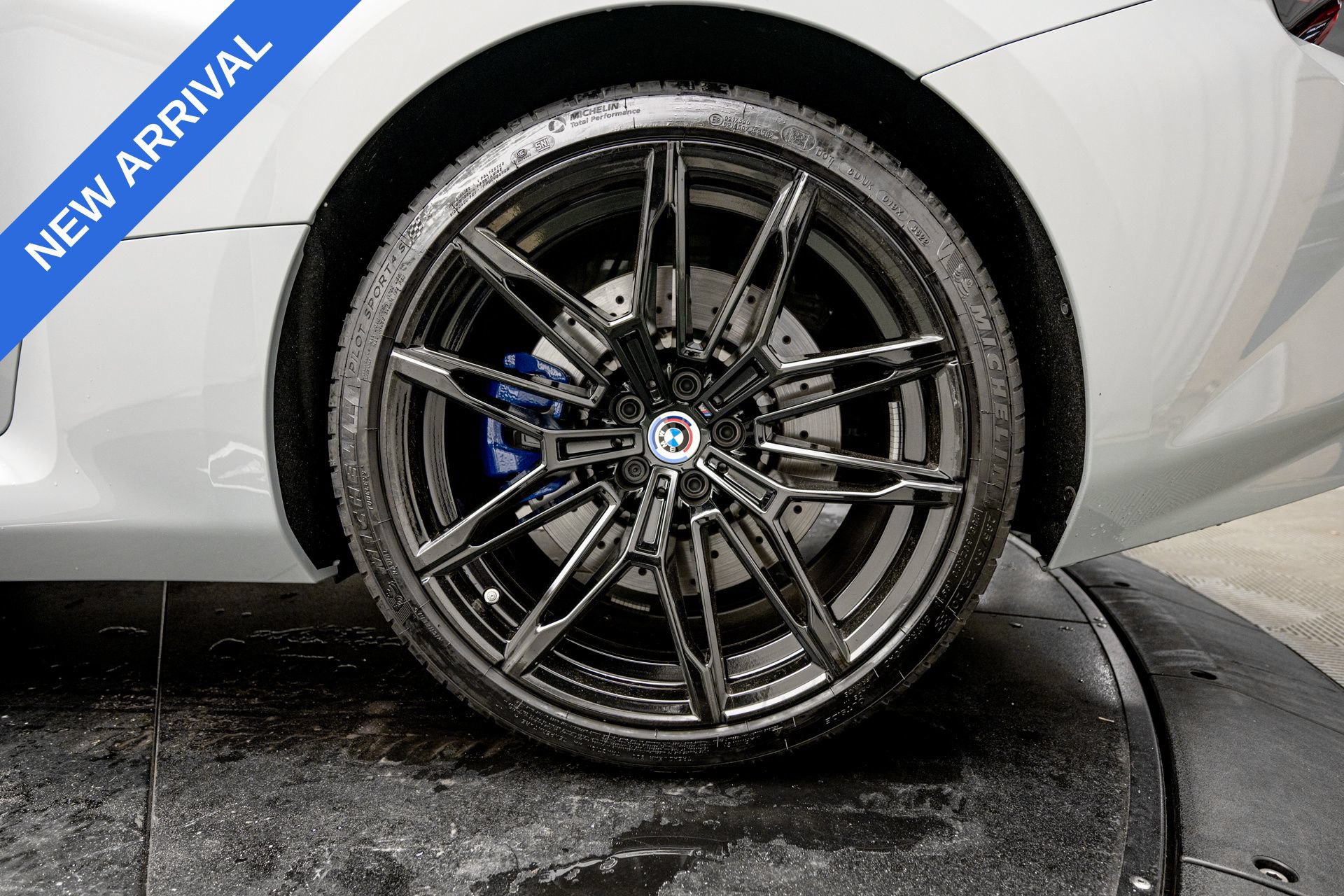 Used 2023 BMW M2 w/ Lighting Package RWD image 36