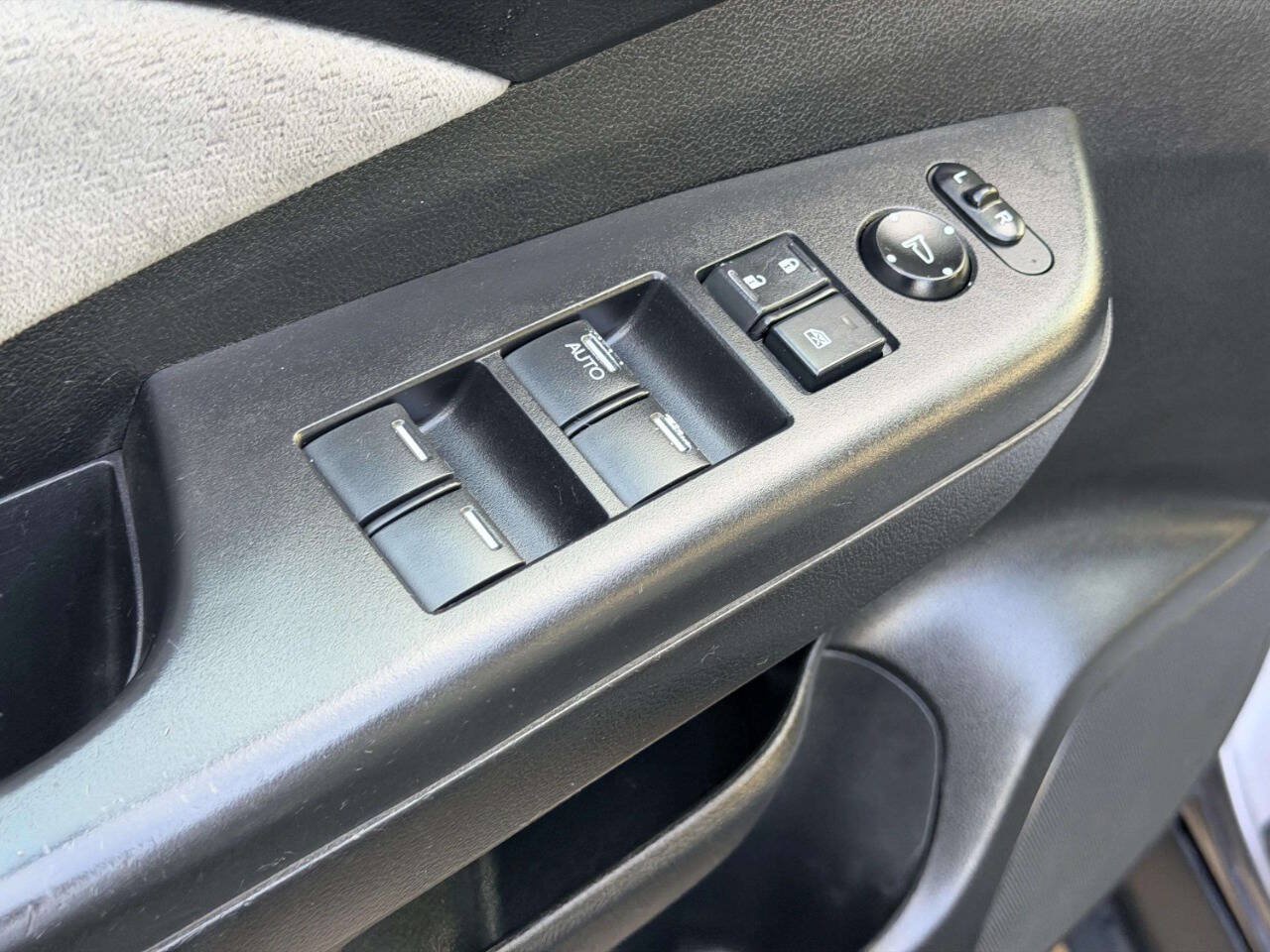 Used 2015 Honda CR-V EX image 17