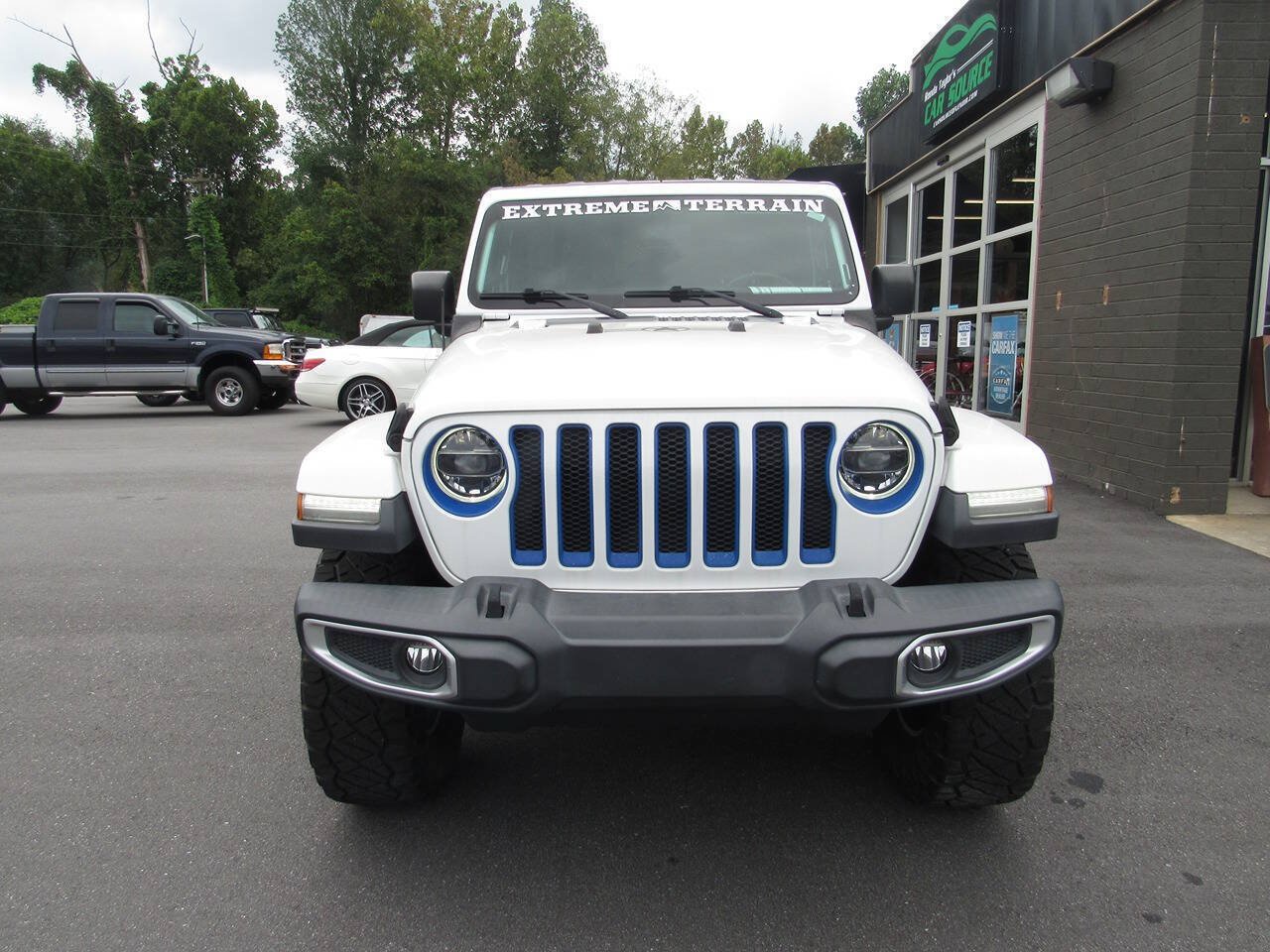 Used 2018 Jeep Wrangler Unlimited Sahara AWD/4WD image 9