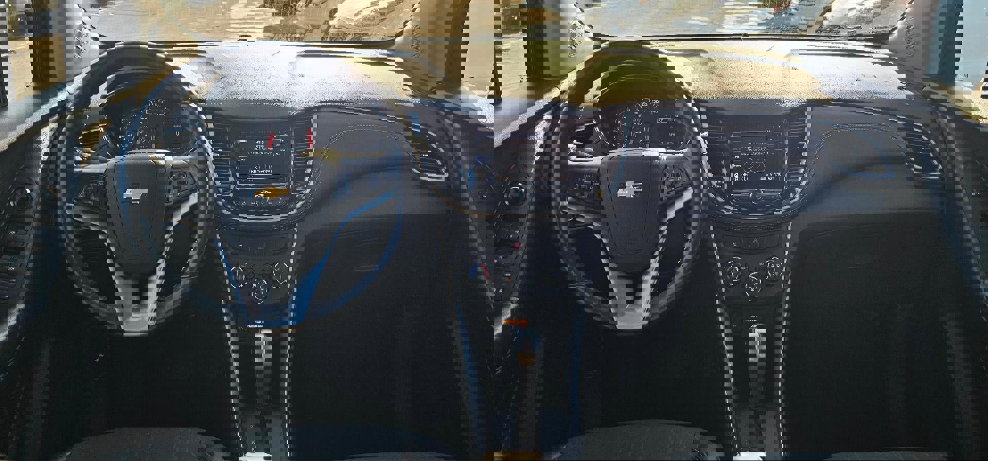 Used 2022 Chevrolet Trax LT w/ Sport Edition image 12