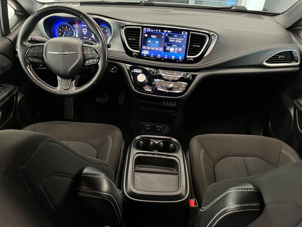 Used 2021 Chrysler Pacifica Touring w/ Cold Weather Group image 17