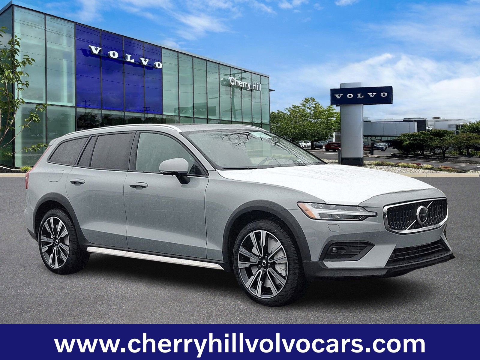 New 2026 Volvo V60 B5 Cross Country Ultra w/ Protection Package Premier image 1