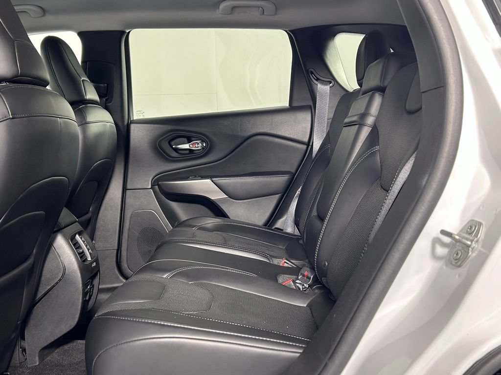 Used 2019 Jeep Cherokee Limited AWD/4WD image 17