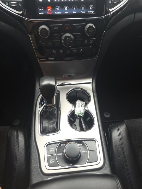 Used 2020 Jeep Grand Cherokee Altitude image 17