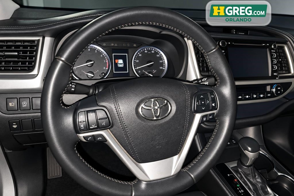 Used 2017 Toyota Highlander SE AWD/4WD image 13