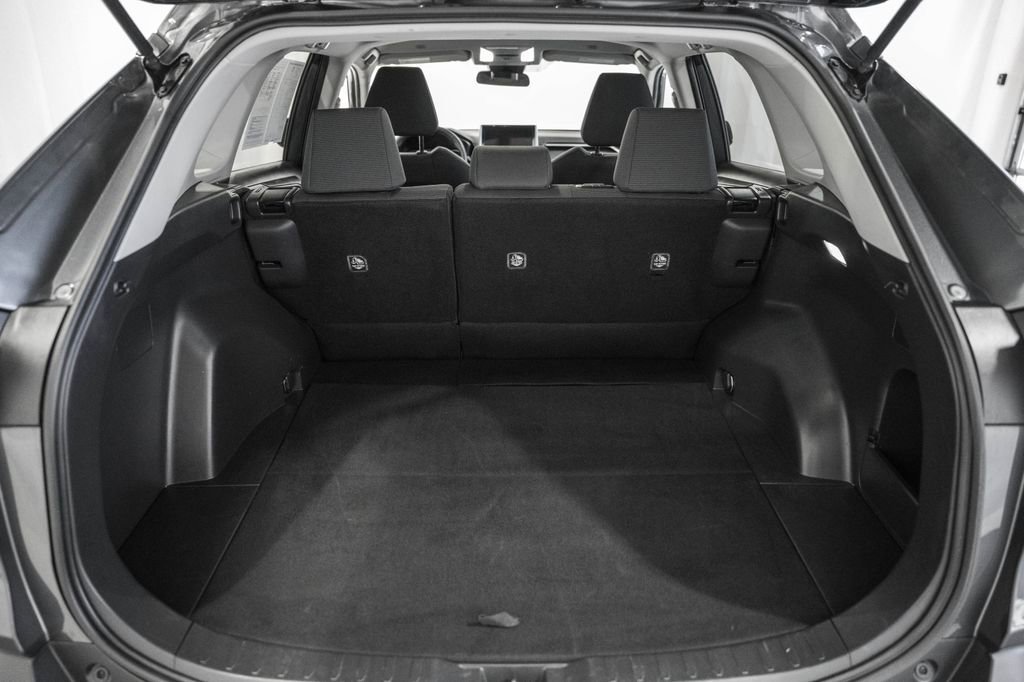 Used 2024 Toyota RAV4 LE image 9