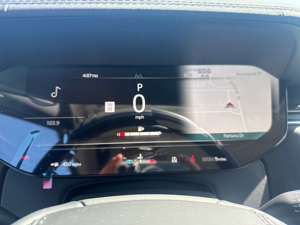 New 2025 Land Rover Range Rover Long Wheelbase SE image 13