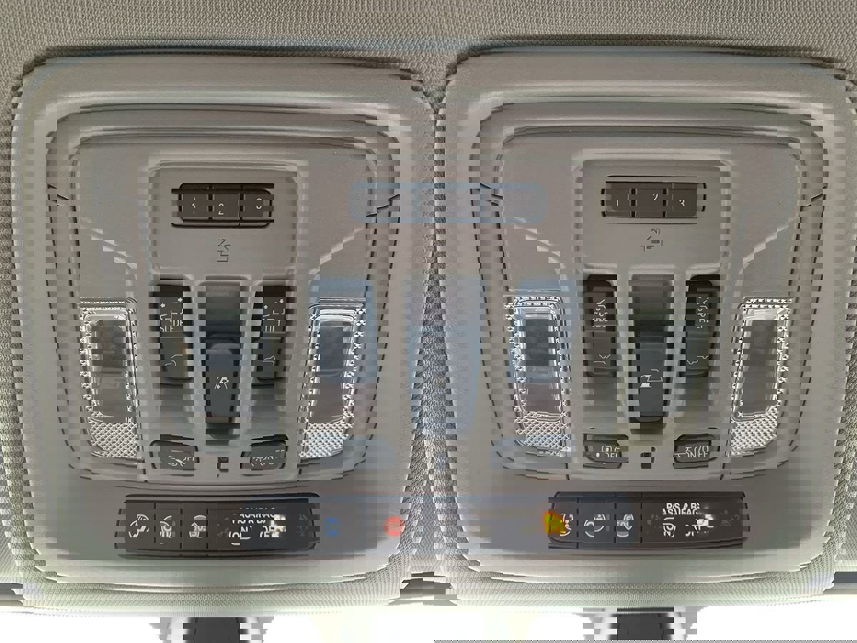 Used 2022 GMC Sierra 1500 SLT w/ SLT Convenience Package image 27