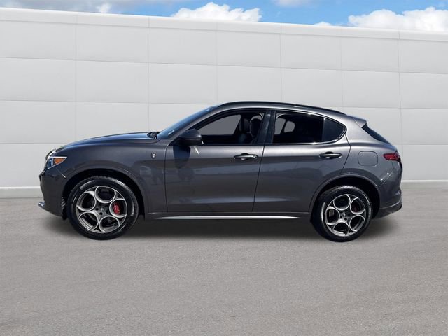 Used 2022 Alfa Romeo Stelvio Ti w/ Active Assist Plus Package AWD/4WD image 2