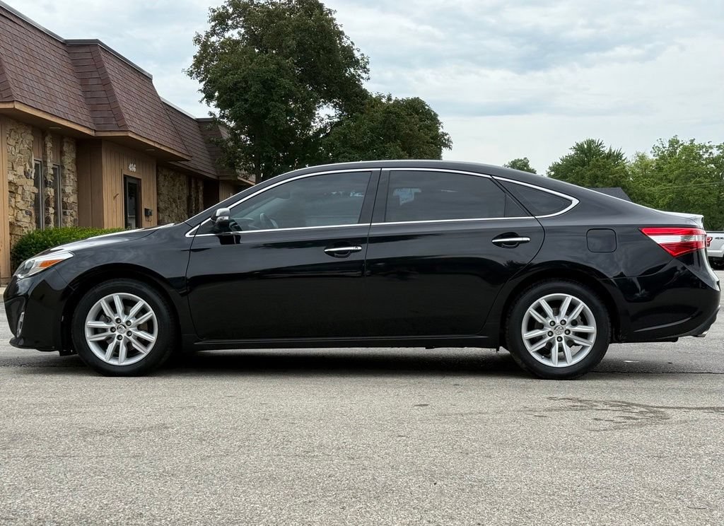 Used 2015 Toyota Avalon XLE Premium FWD image 2