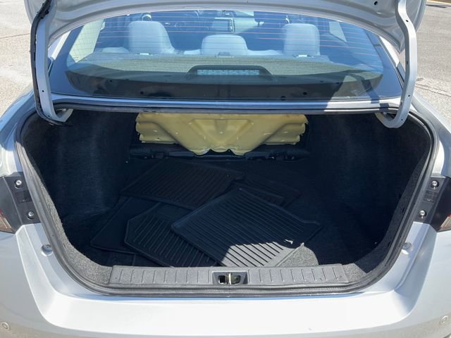 Used 2020 Nissan Versa S FWD image 17