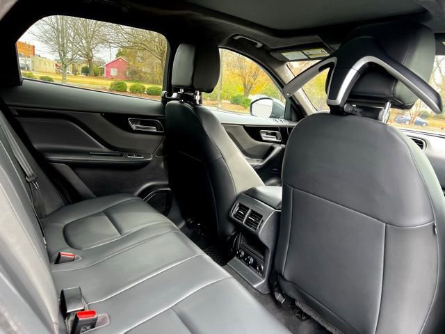 Used 2020 Jaguar F-PACE Premium image 20