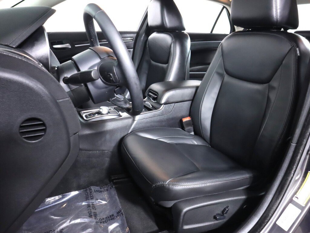 Used 2015 Chrysler 300 Limited RWD image 26