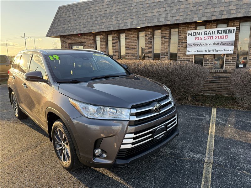 Used 2019 Toyota Highlander XLE image 2