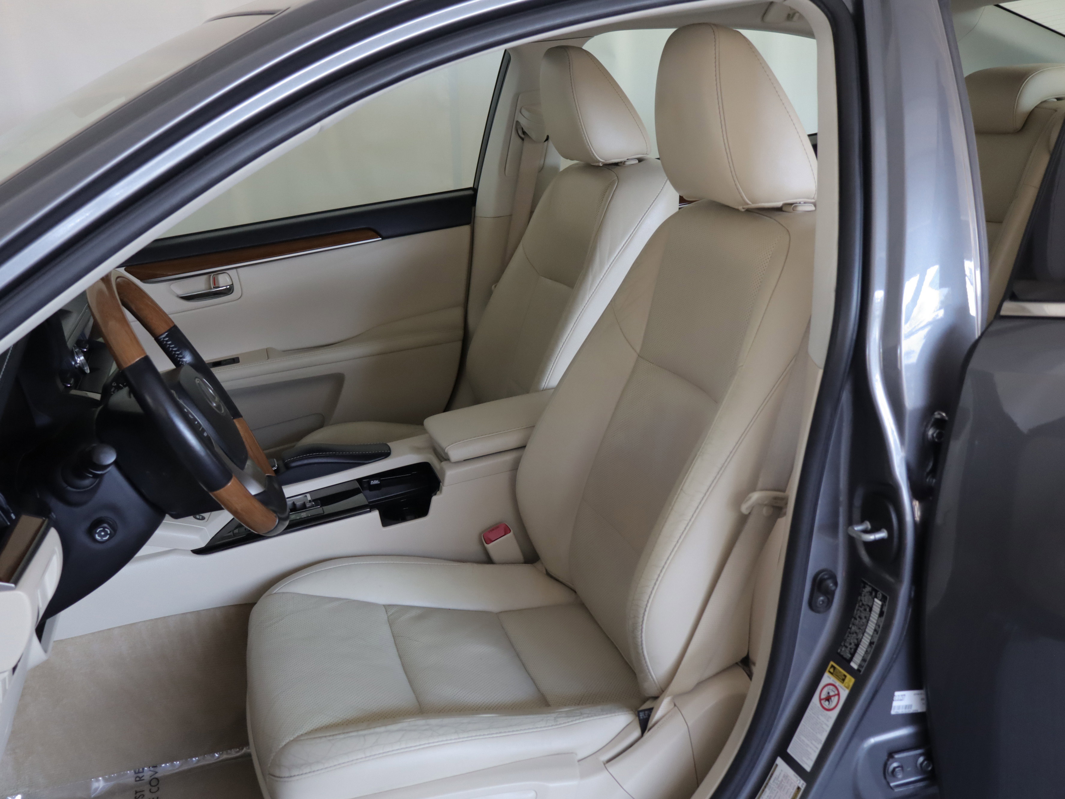 Used 2013 Lexus ES 300h w/ Luxury Pkg image 9