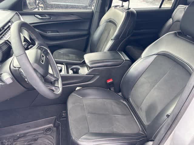 Used 2025 Jeep Grand Cherokee L Altitude RWD image 11