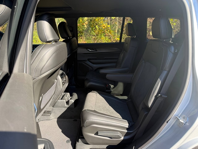 New 2025 Jeep Grand Cherokee L Altitude AWD/4WD image 15