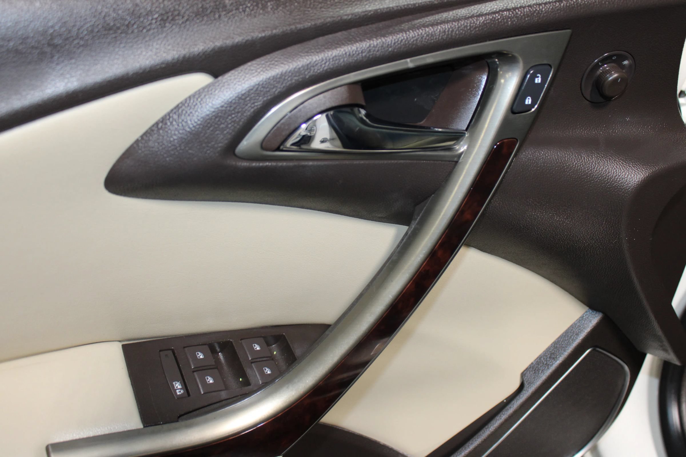 Used 2012 Buick Verano FWD image 9