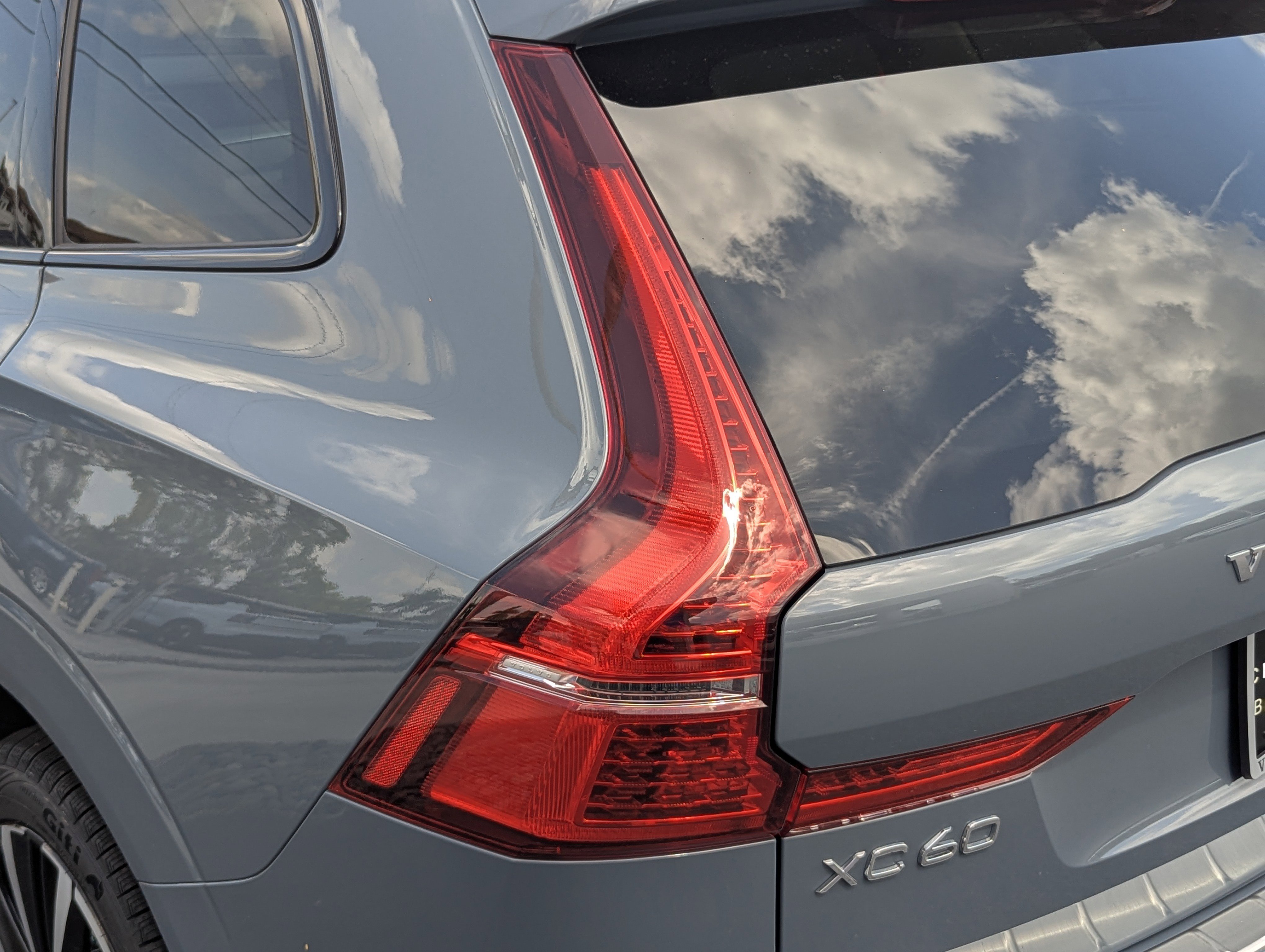 Used 2024 Volvo XC60 B5 Plus w/ Protection Package Premier AWD/4WD image 10