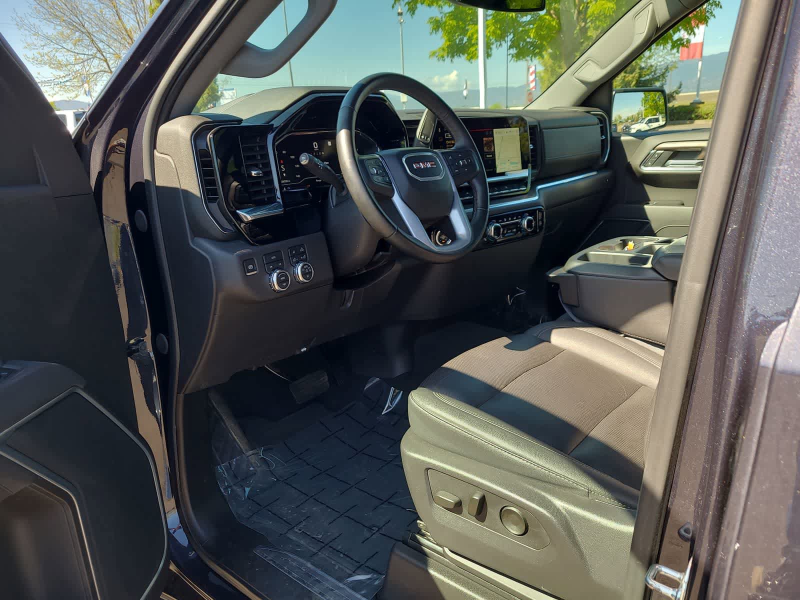 Used 2025 GMC Sierra 1500 SLT AWD/4WD image 10