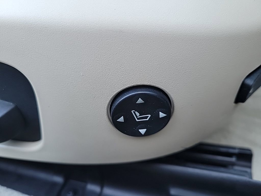 Used 2011 BMW 335i Convertible image 20