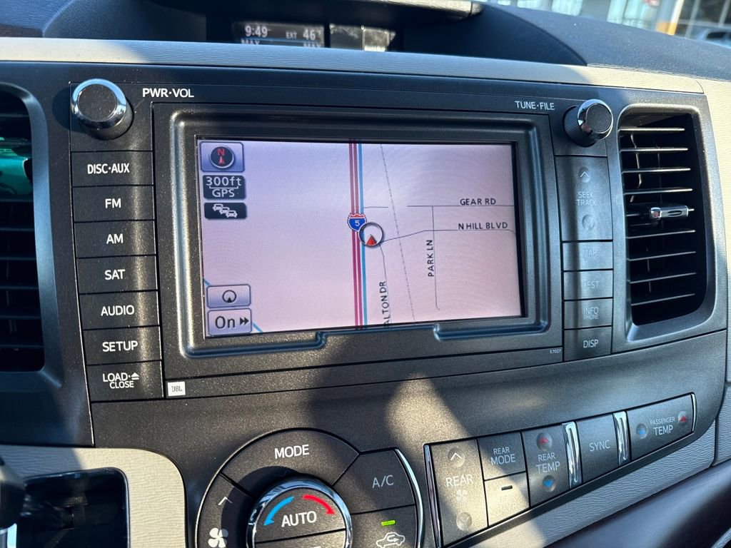 Used 2012 Toyota Sienna XLE image 27