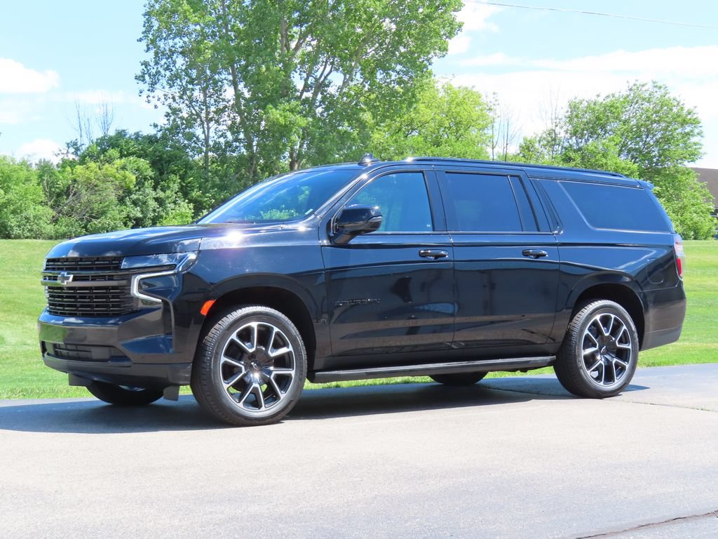 Certified 2024 Chevrolet Suburban RST w/ Luxury Package AWD/4WD image 24