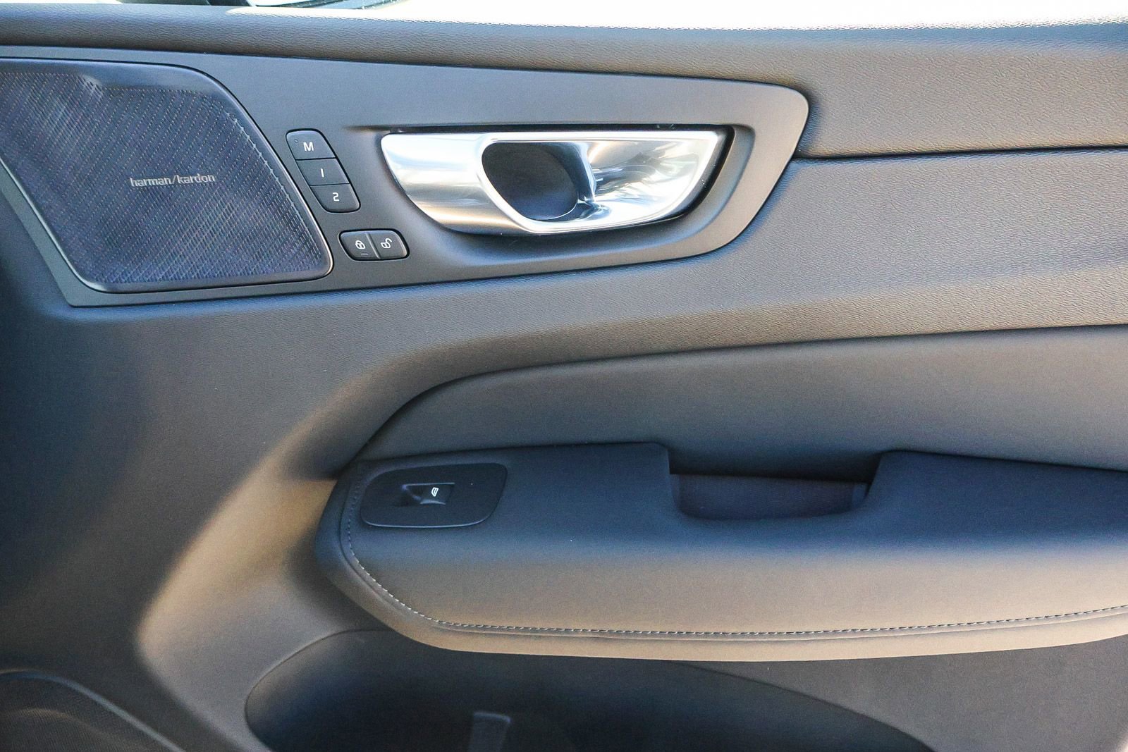 New 2026 Volvo XC60 B5 Ultra w/ Climate Package PRO image 19