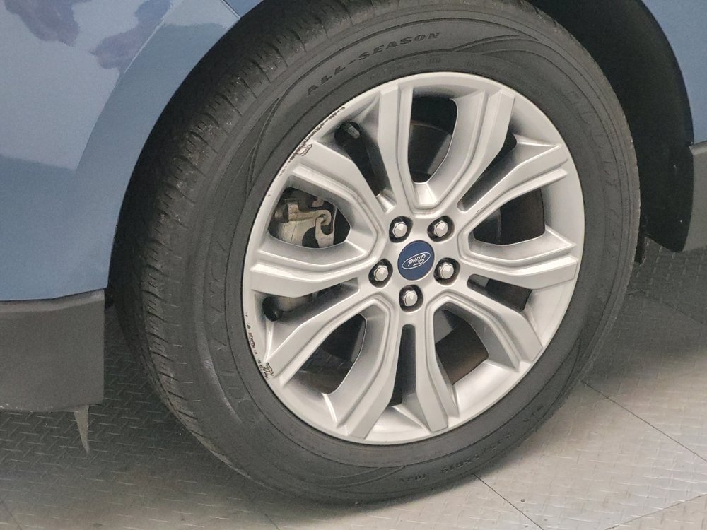 Used 2019 Ford Edge Titanium image 31