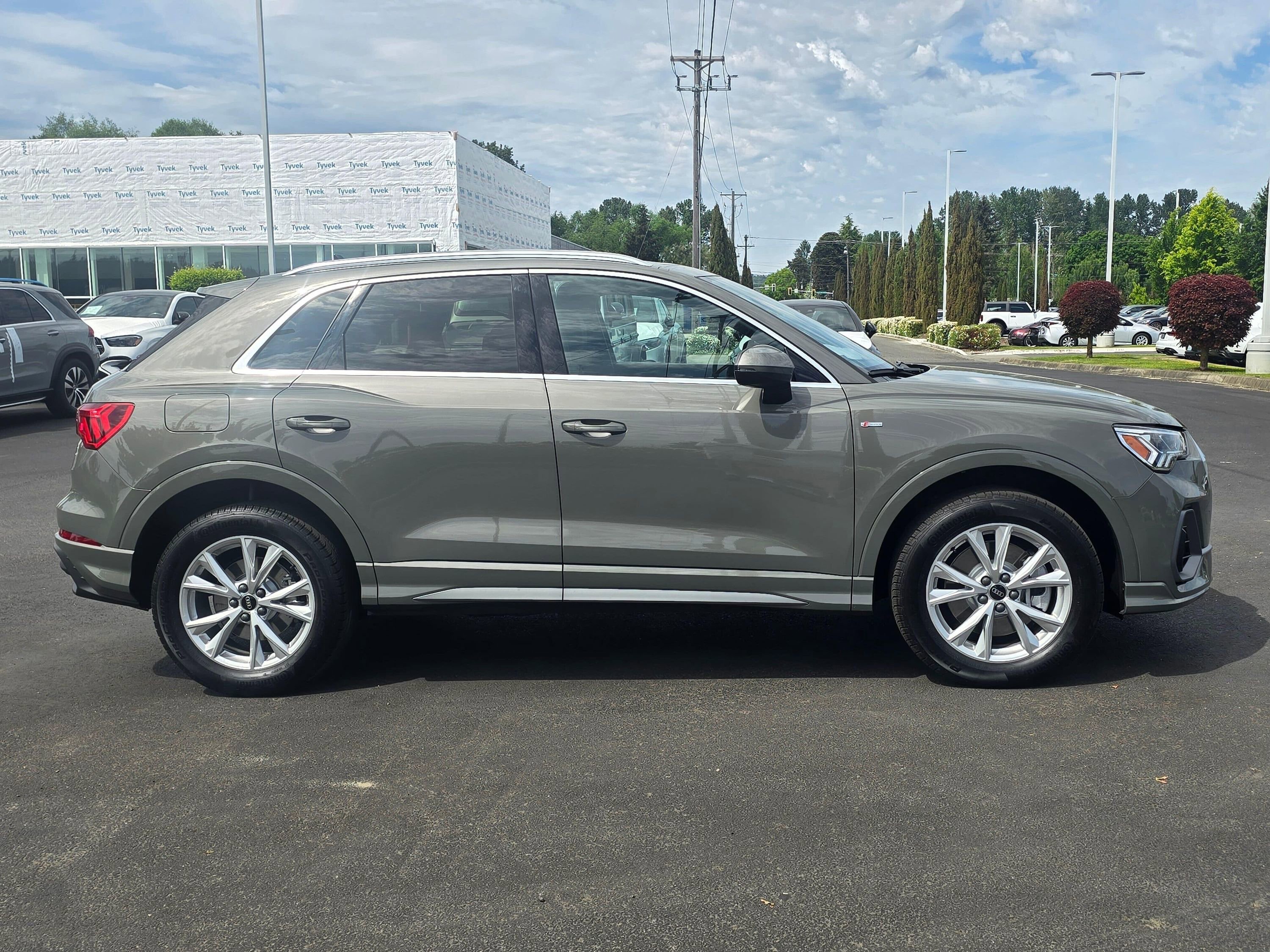 Certified 2025 Audi Q3 2.0T Premium w/ Convenience Package AWD/4WD image 6