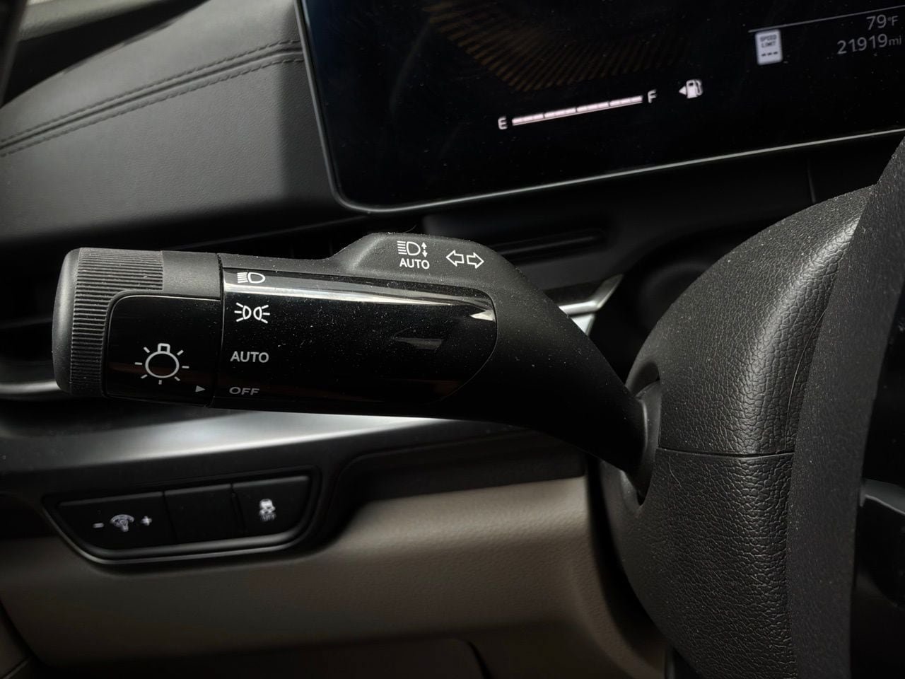 Used 2026 Kia Carnival FWD image 40