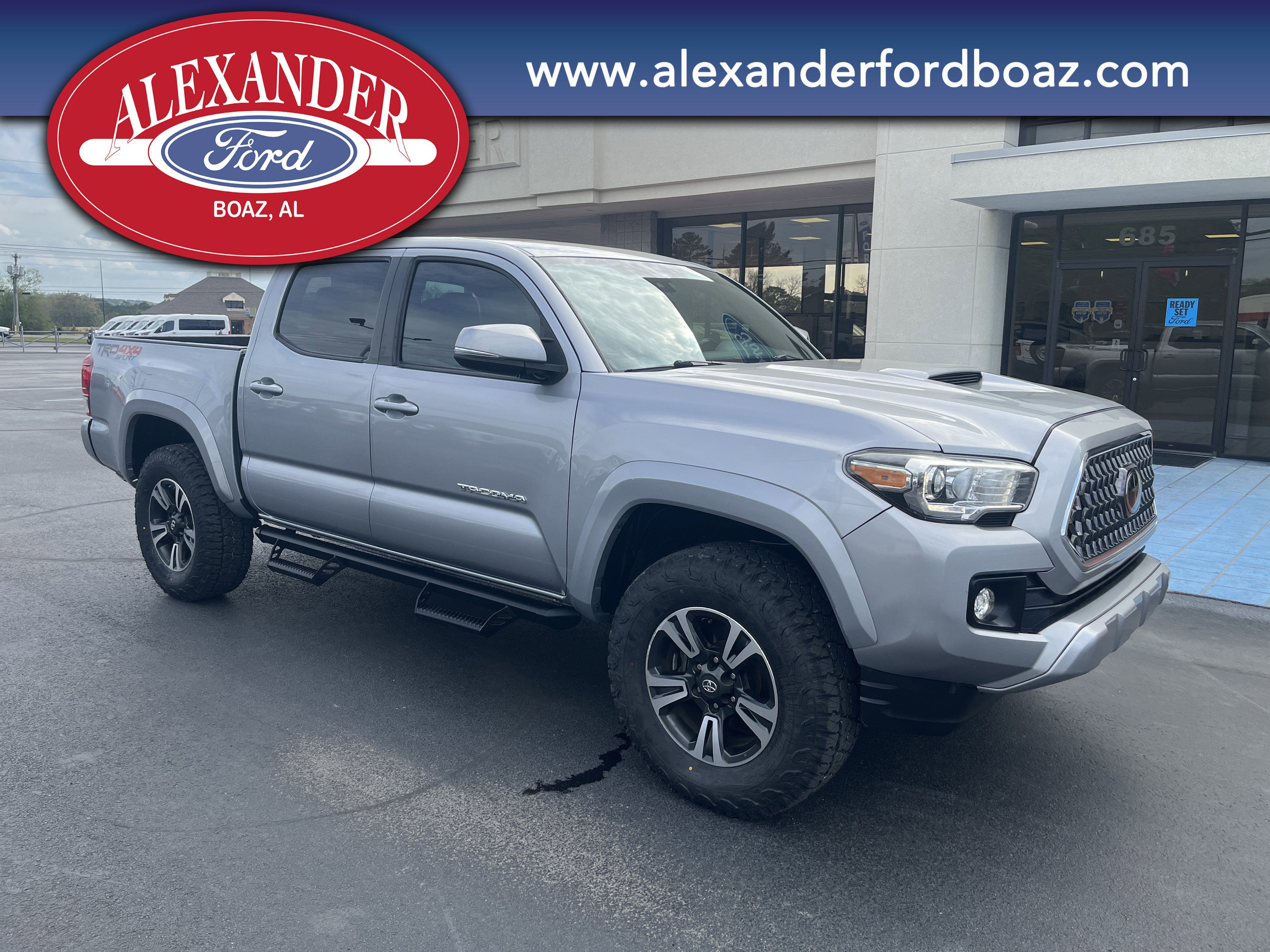 Used 2019 Toyota Tacoma TRD Sport image 3